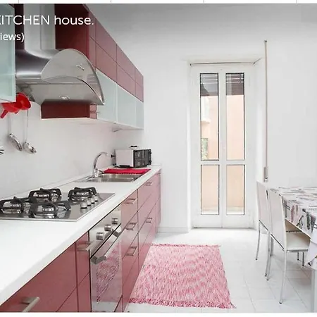 The Red Kitchen House Daire Roma